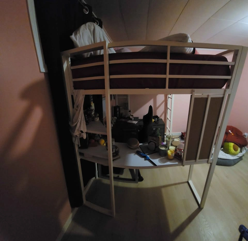 Full loft bed with bookshelf - photo 3