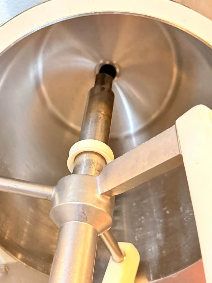 Carpigiani LB 502 Ice Cream Machine – 20L Drum Capacity - photo 2