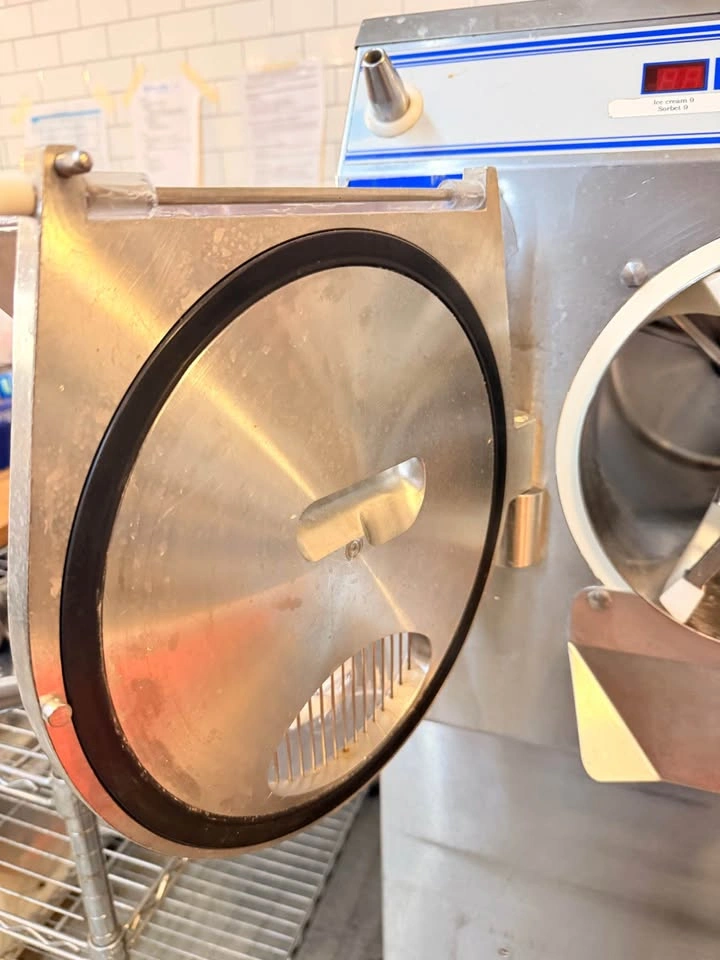 Carpigiani LB 502 Ice Cream Machine – 20L Drum Capacity - photo 3