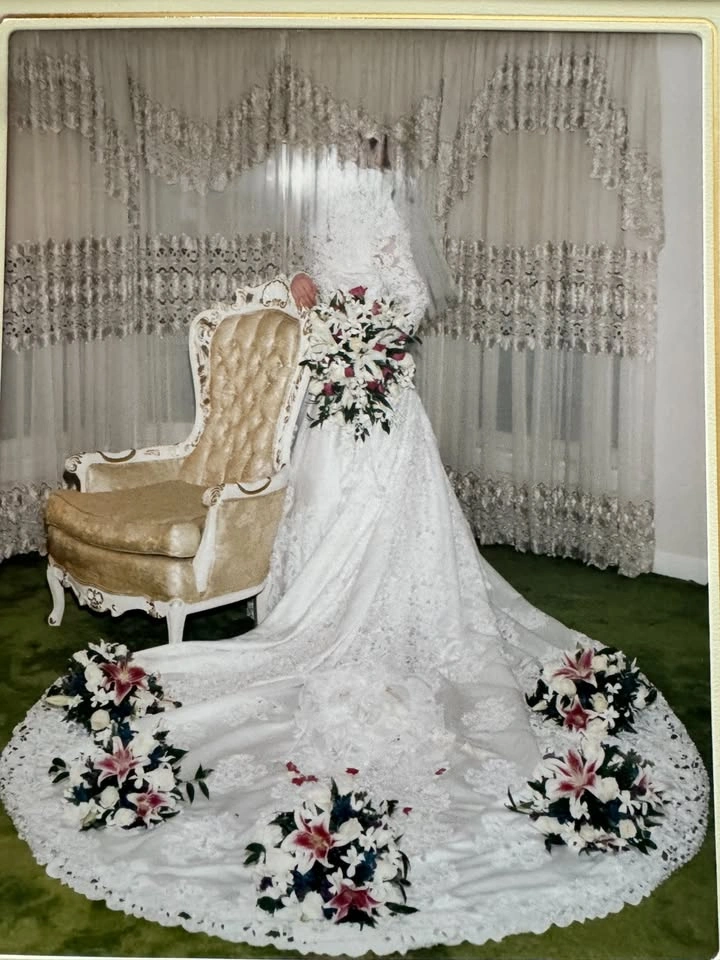 Wedding Dress - Size 8 - photo 2