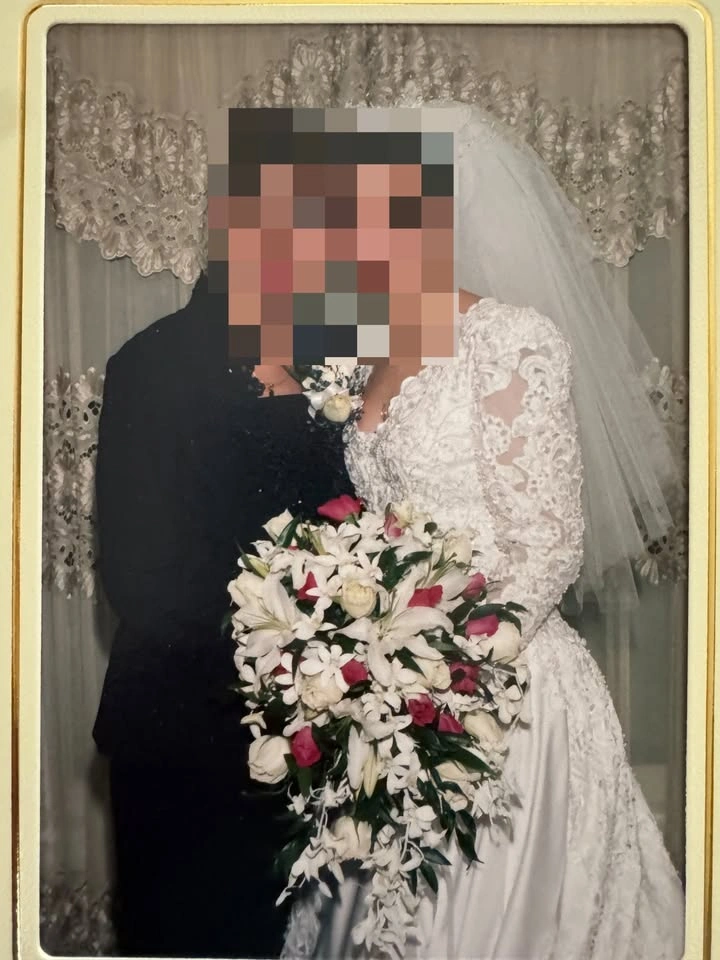Wedding Dress - Size 8 - photo 3