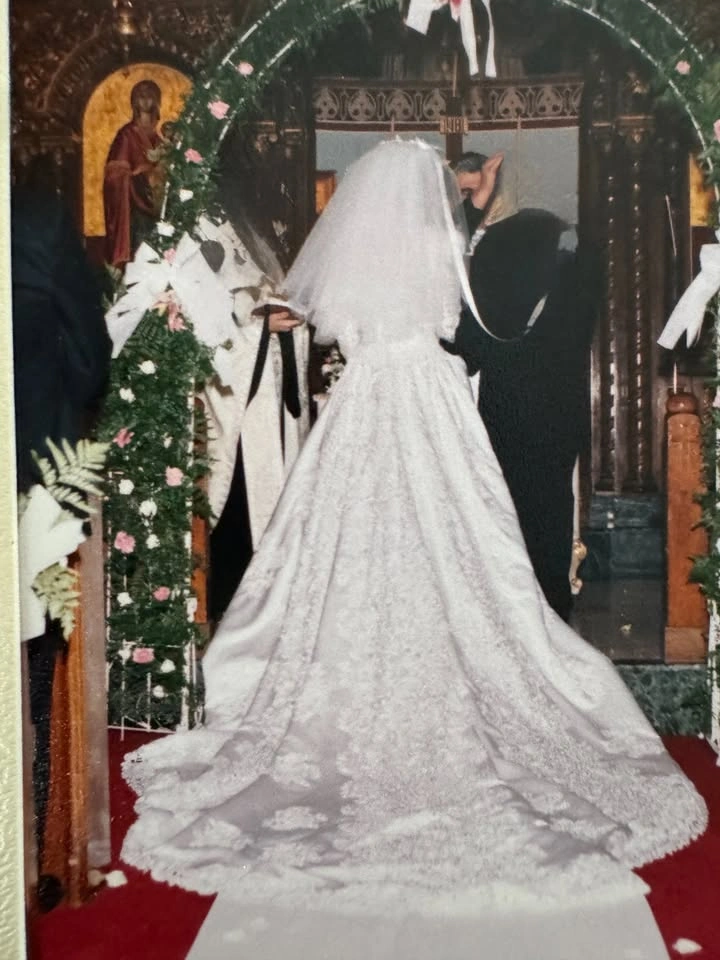 Wedding Dress - Size 8 - photo 5