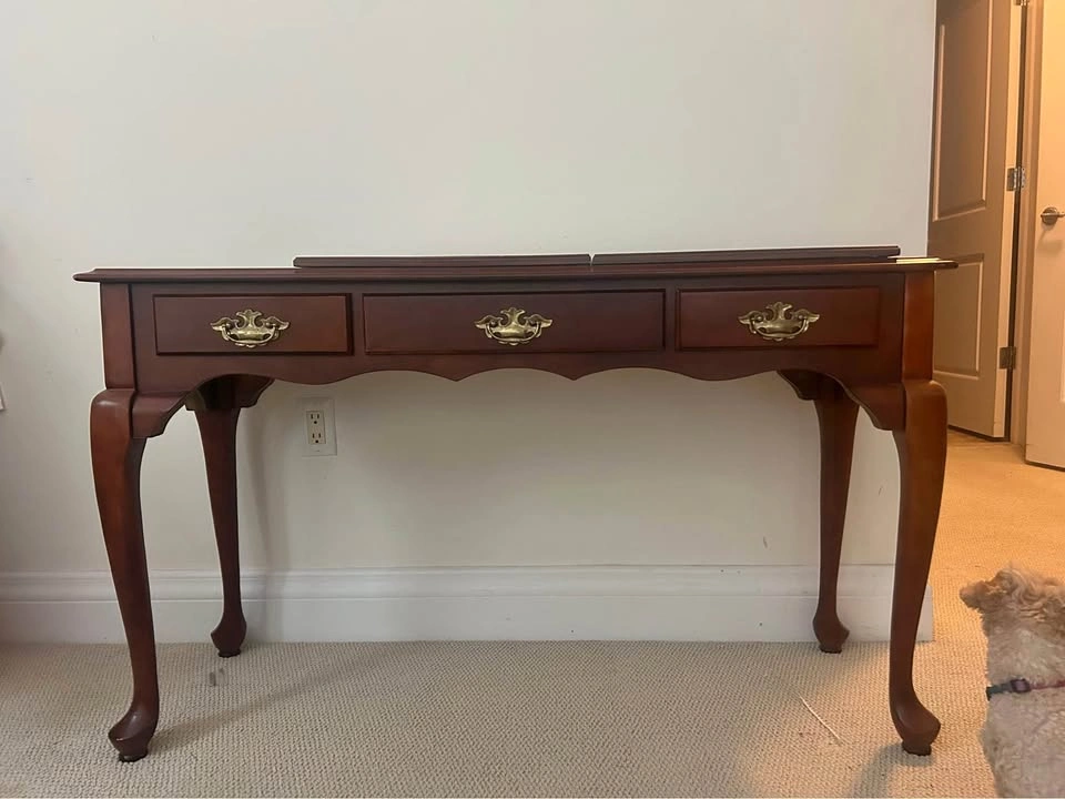 Queen Ann Console Table