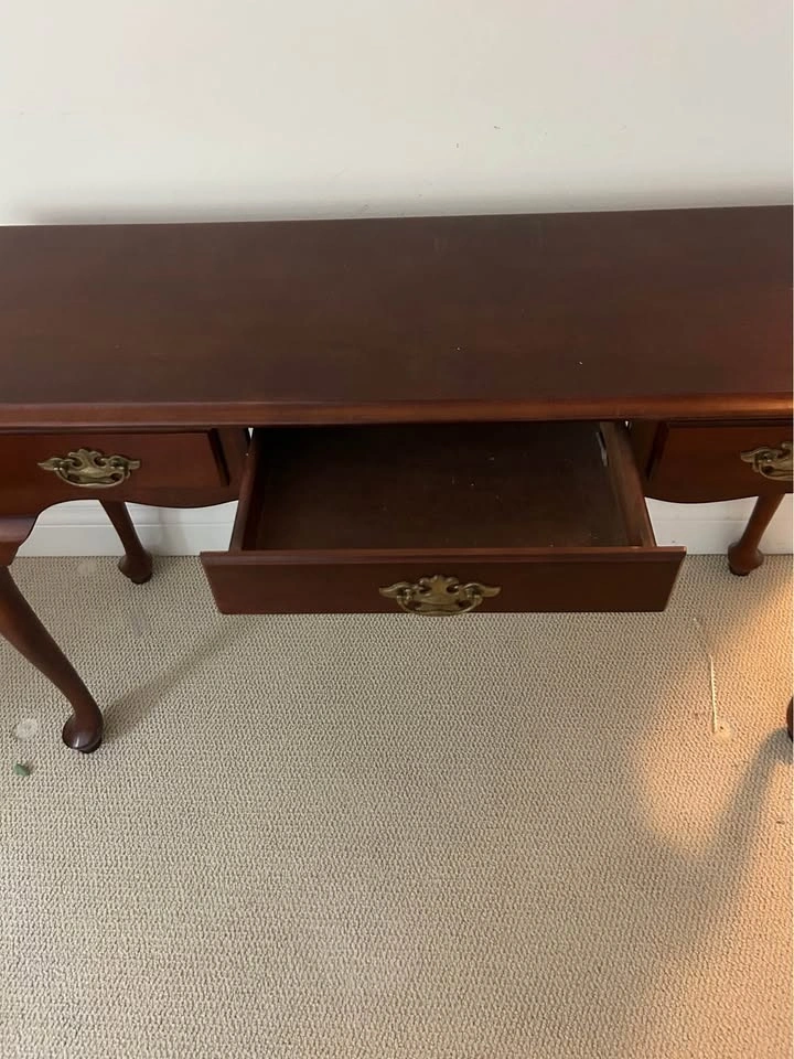 Queen Ann Console Table - photo 2