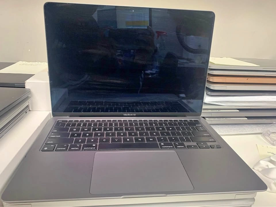 2020 MacBook Air (M1)