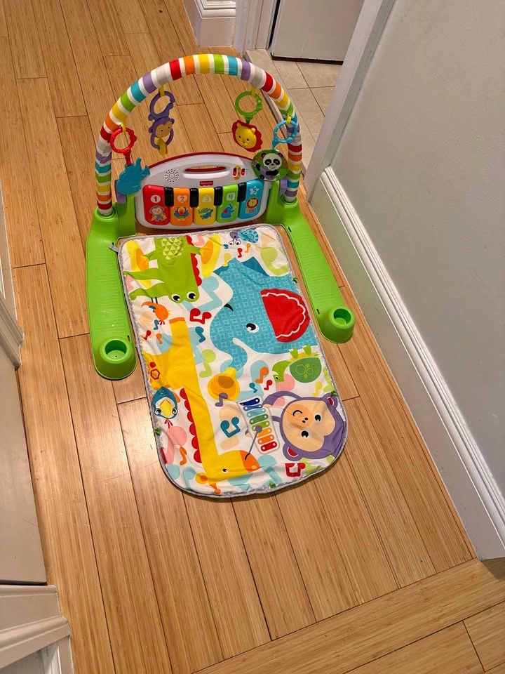 Fisher-Price Baby Playmat Kick & Play Piano Gym