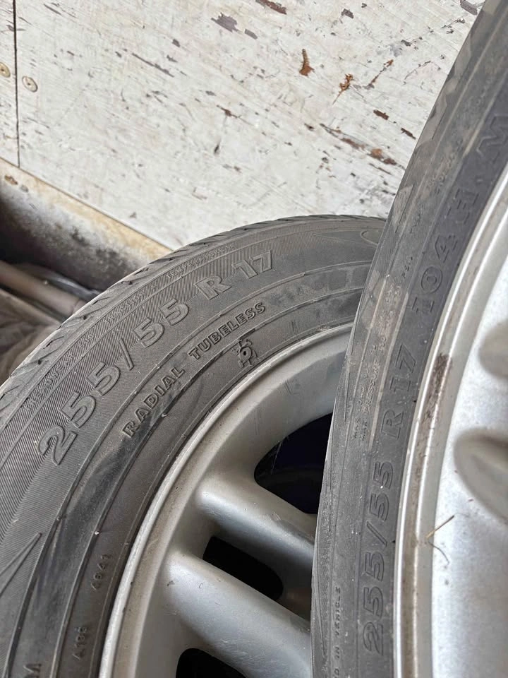 Dodge Ram 17 Inch Wheels with 255/55 R17 Tires