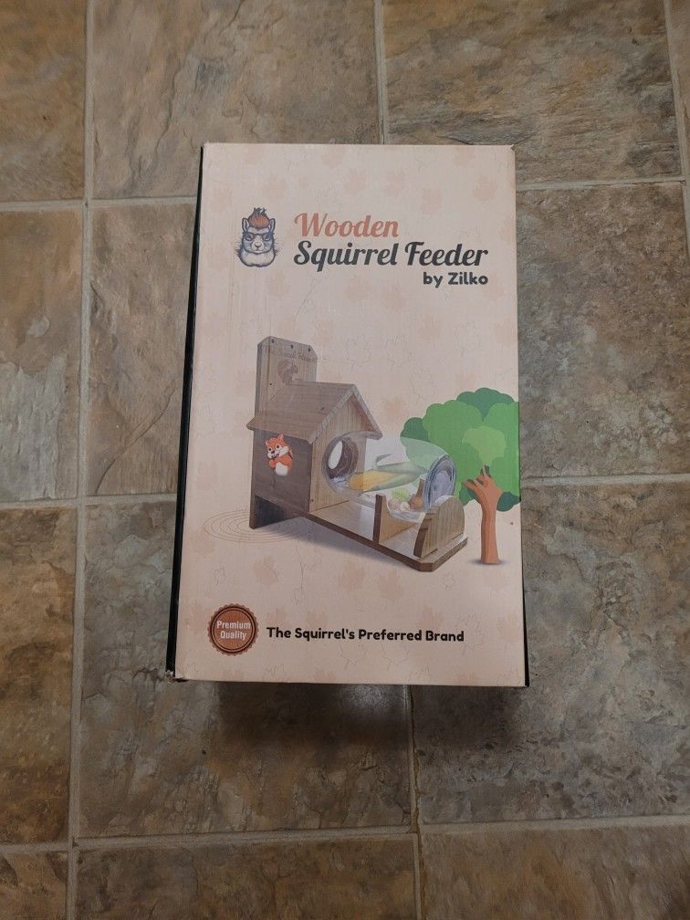 Large Squirrel Feeder. With Ladder.