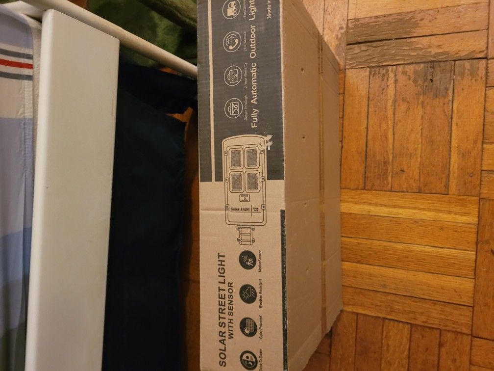 Solar Powered Street Light 200W 10k Lumens - photo 4