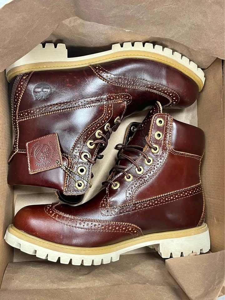Timberland Heritage 6-Inch Waterproof Boots - Size 8.5