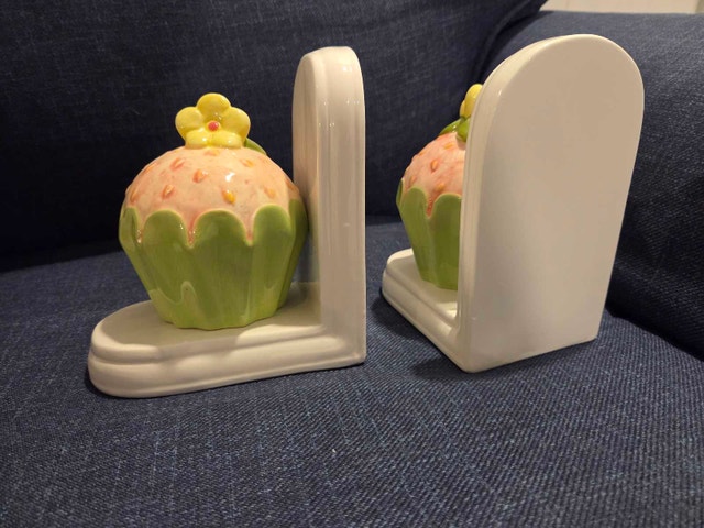 Whimsical Ceramic Cupcake Bookends (Set of 2) - photo 2
