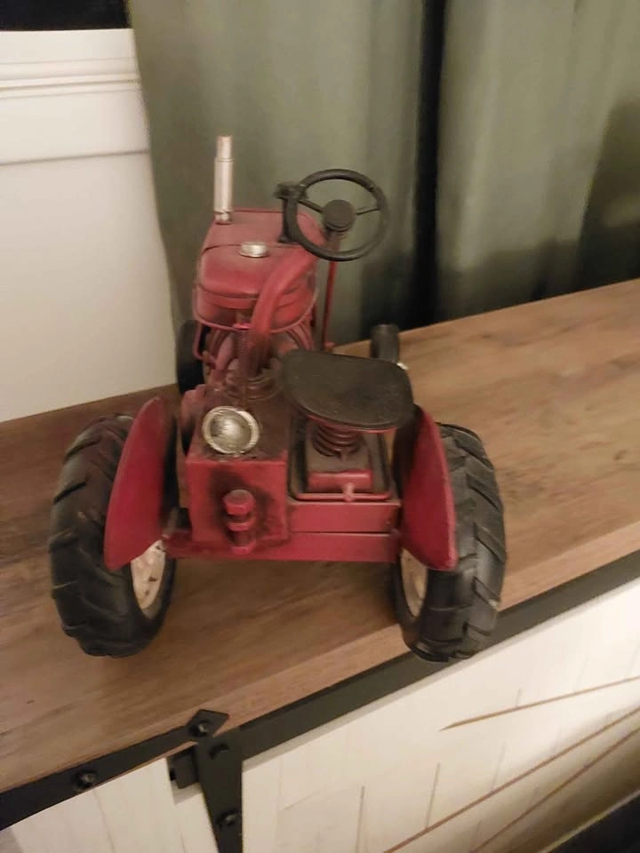 Red Metal Vintage Style Toy Tractor - photo 2
