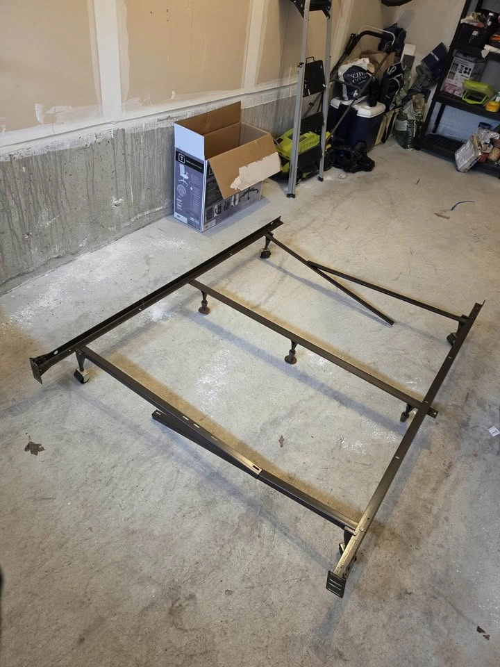 Twin+Queen Metal Bed frame - photo 3