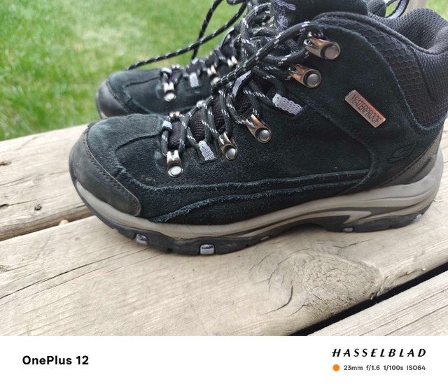 Sketchers Hiking Boots Size 7