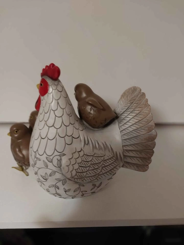 Ceramic hen with chick figurines - photo 2