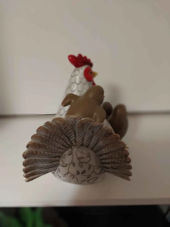Ceramic hen with chick figurines - photo 3
