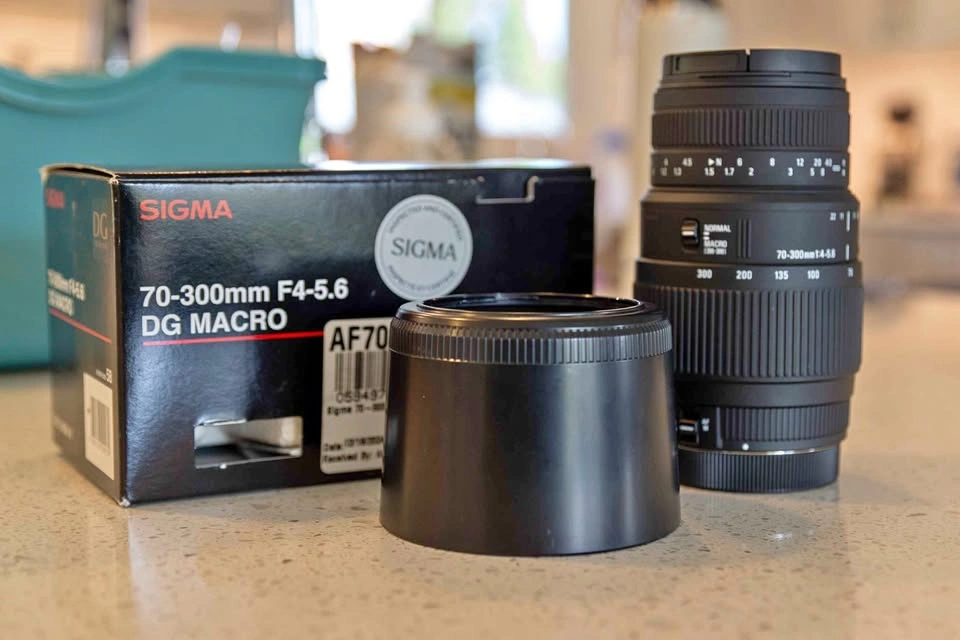 SIGMA 70-300mm F4-5.6 DG Macro Lens (Canon EF)