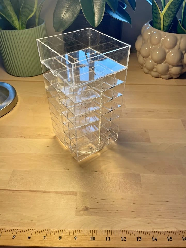 360 Rotating Acrylic Cosmetic Lipsticks Tower Storage