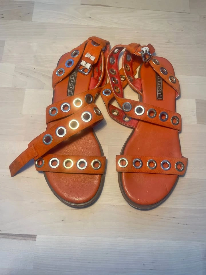 US 6, VITACCI Orange leather and suede sandals