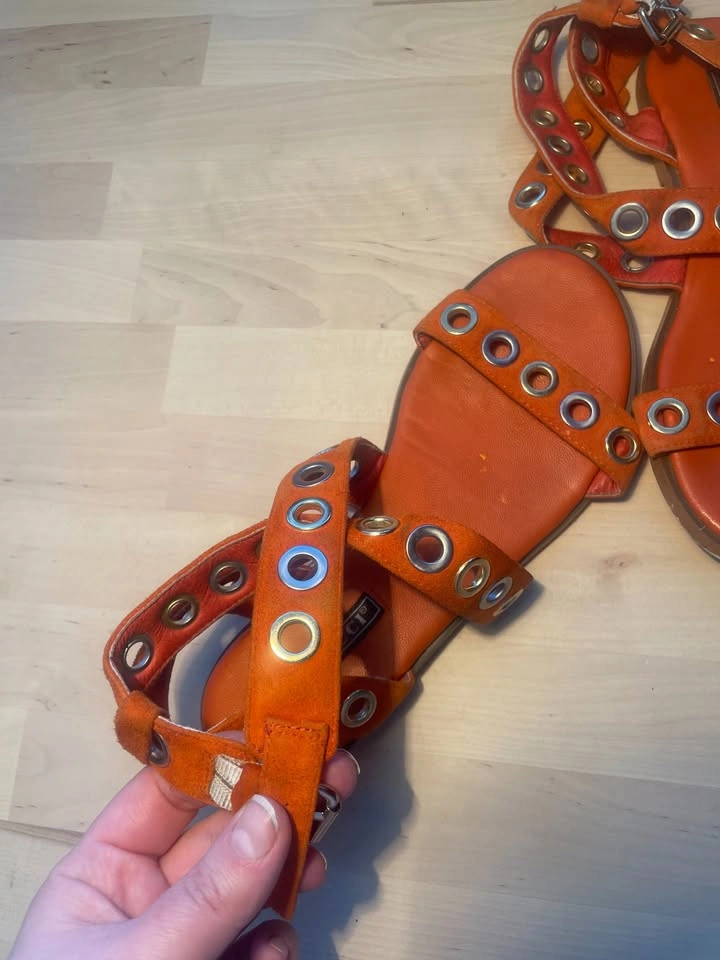 US 6, VITACCI Orange leather and suede sandals - photo 2
