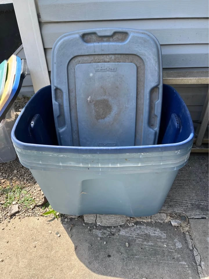 6 totes with lids ($5ea or $30 for all) - photo 2