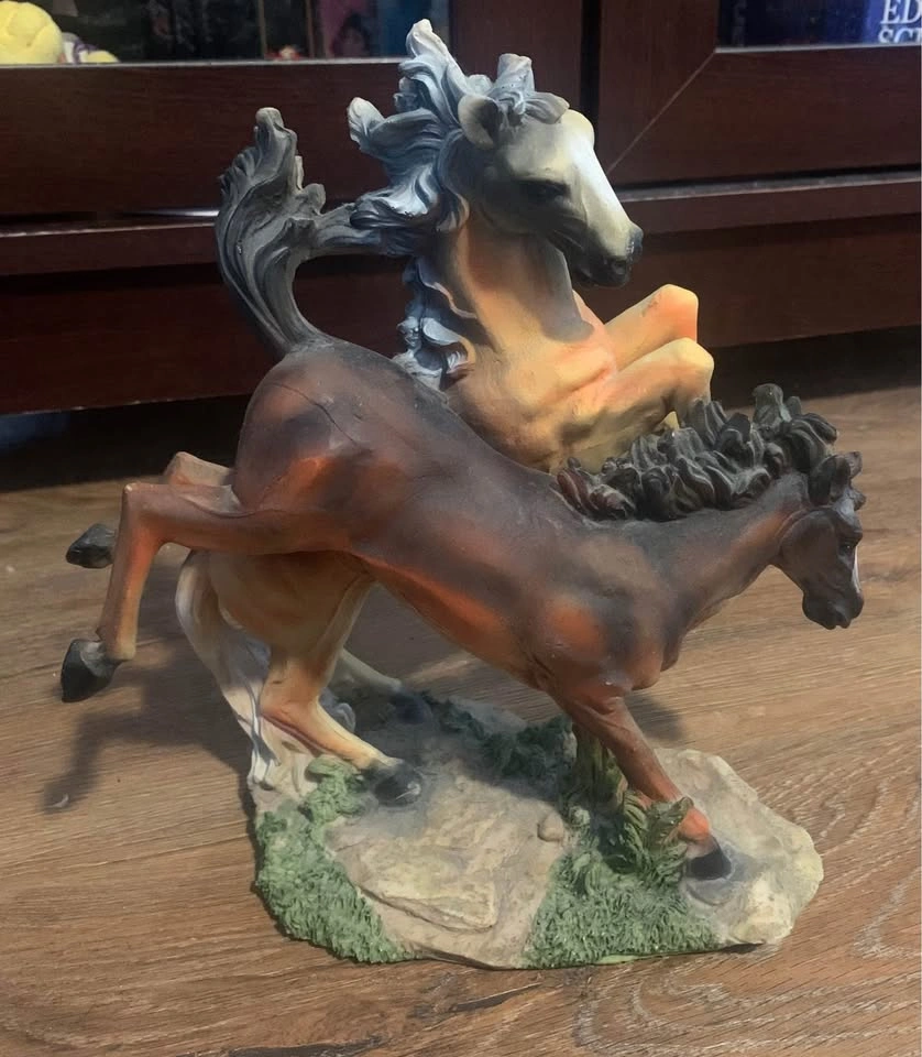 Vintage Decorative Horse Statue - photo 2