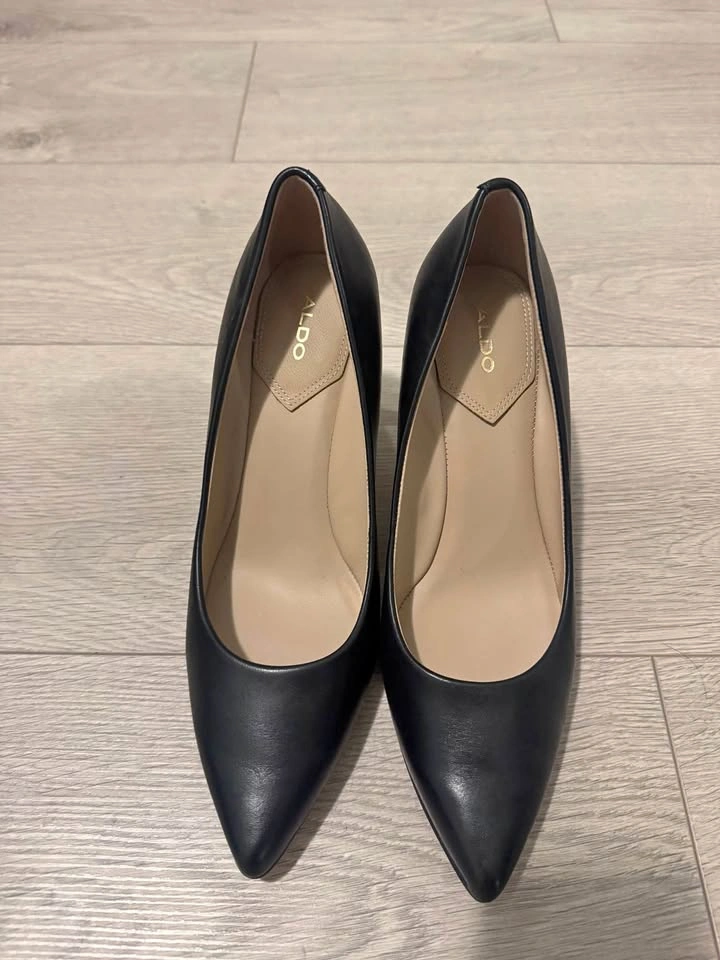 ALDO Black Pointed Toe Heels Size 8.5