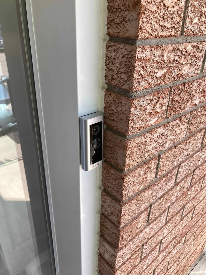 Professional Doorbell Installation - photo 4