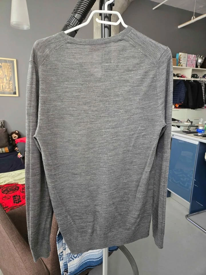 Hugo Boss Grey V Neck Pullover Sweater - Men's Medium - photo 3