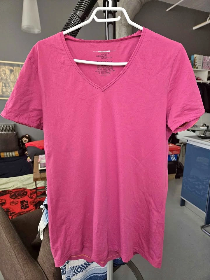 Hugo Boss Pink V Neck T-Shirt (Men's Medium)