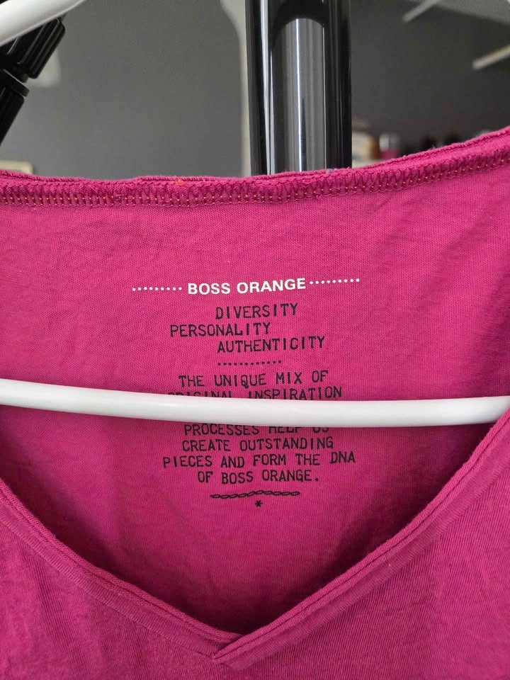 Hugo Boss Pink V Neck T-Shirt (Men's Medium) - photo 2