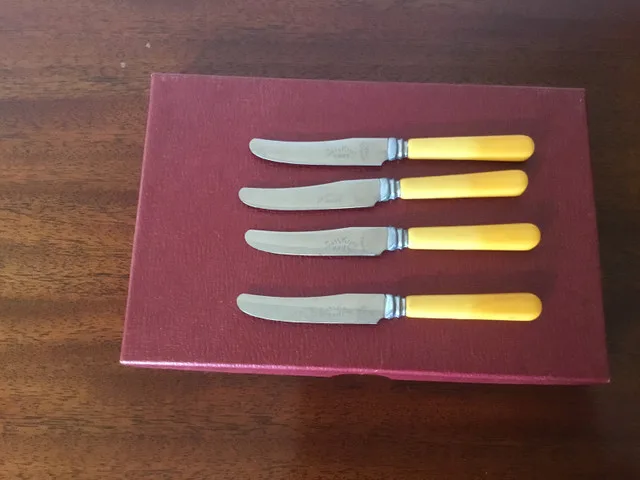 Vintage Amber Handle Dinkee Spread Knives thumbnail