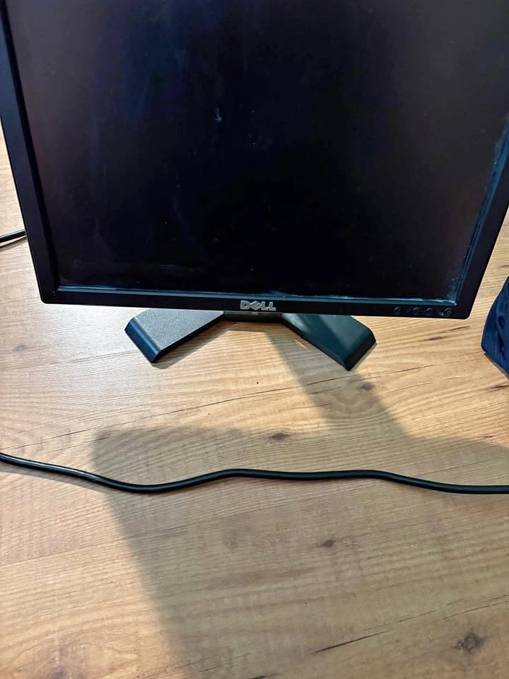DELL Monitor NEEDS FIXING
