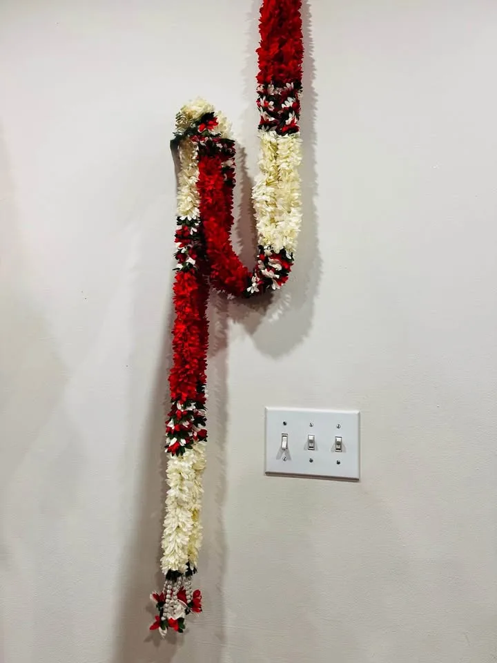 Premium Aritifical Fabric Garlands - 6 ft✨🌼 thumbnail