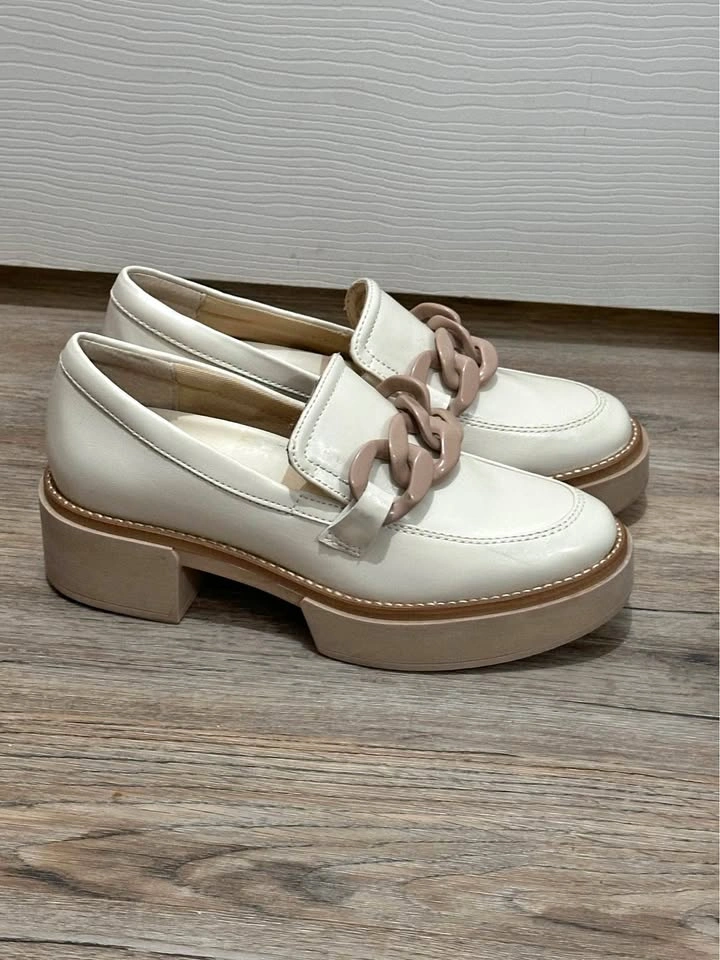 Dolce Vita Cream Loafers Chunky Chain Size 7