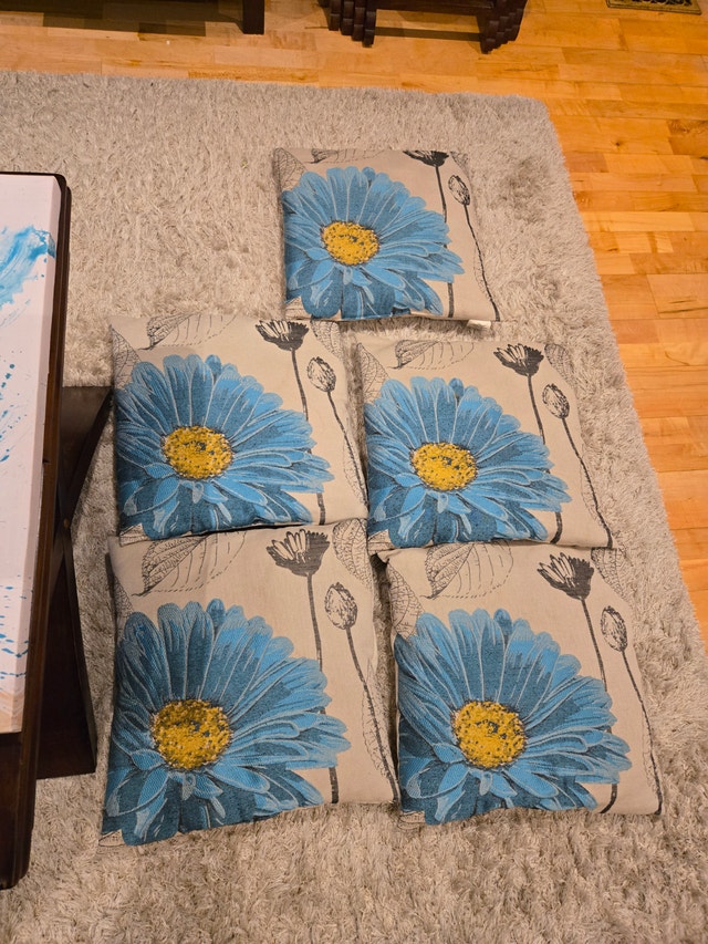Blue Paintings, Cushions, Mirrors - photo 4