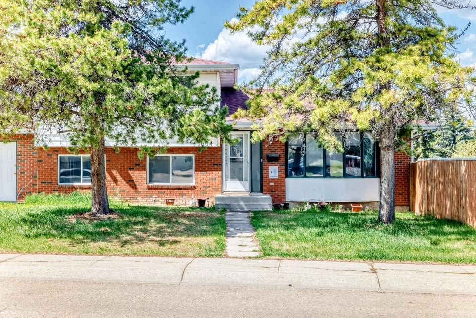 4 Beds 2.5 Baths House - photo 2