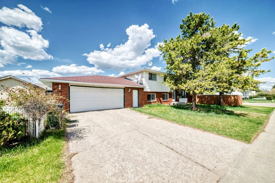 4 Beds 2.5 Baths House - photo 4