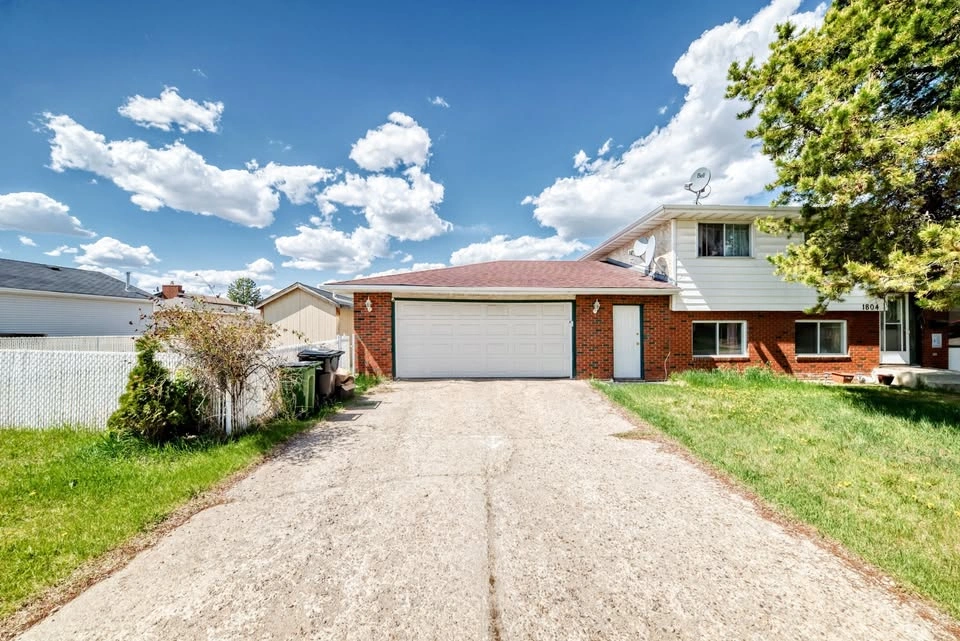 4 Beds 2.5 Baths House - photo 5
