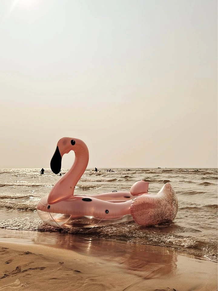 New Flamingo 5-Person Party Island Inflatable w/ Cooler