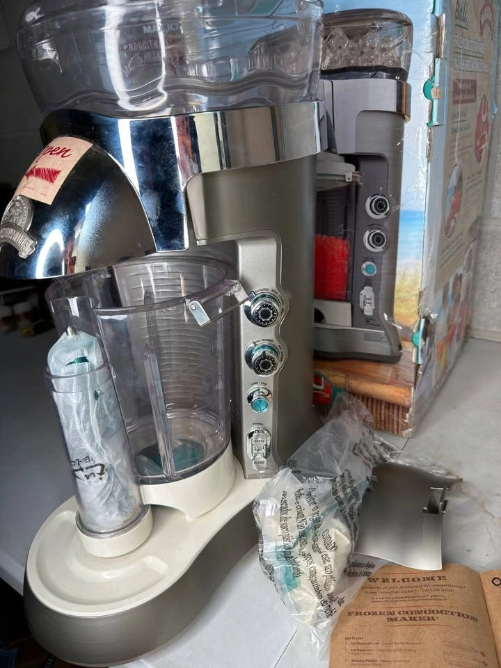 Margaritaville Bali Frozen Concoction Maker - photo 3