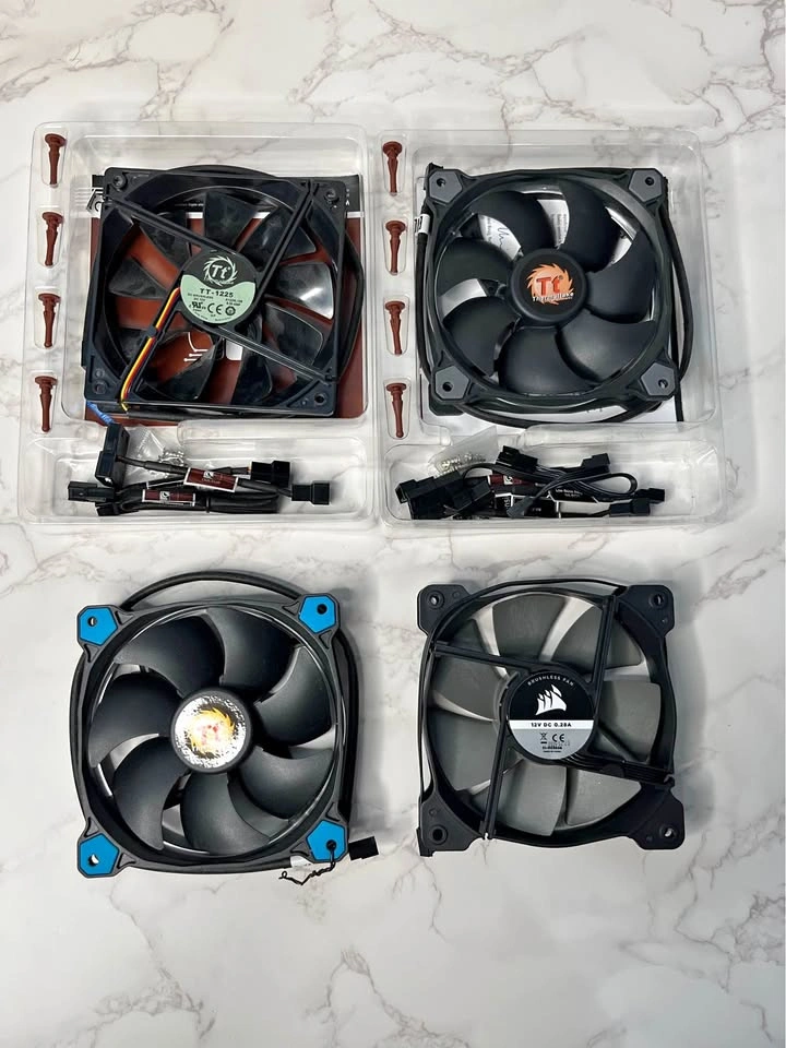 PC Fans Lot: Thermaltake & Corsair