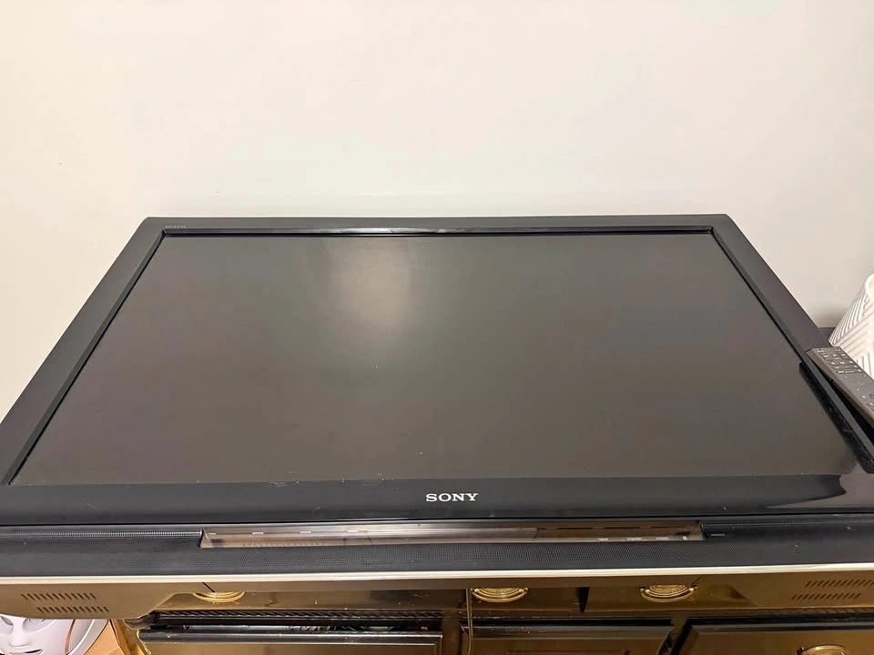 SONY 46” Flatscreen TV (Remote included)