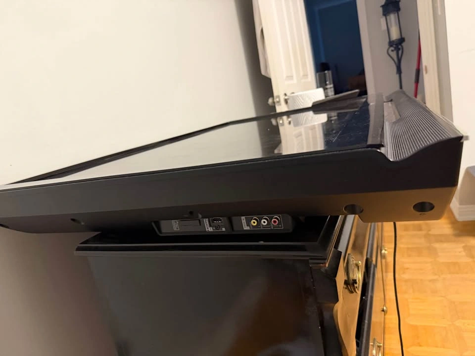 SONY 46” Flatscreen TV (Remote included) - photo 2