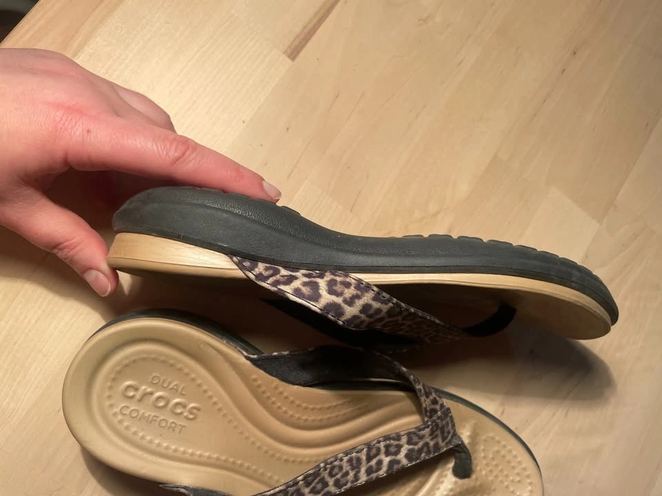 Crocs Capri V Flip-Flops Leopard Print Strap - photo 3