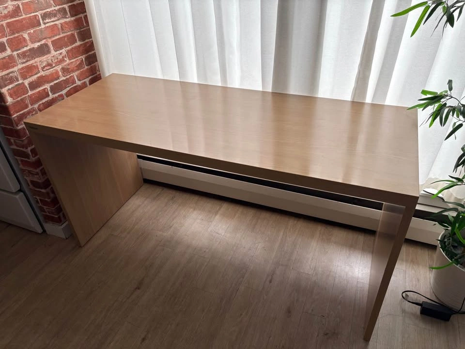 Solid Desk - Excellent Condition - photo 3