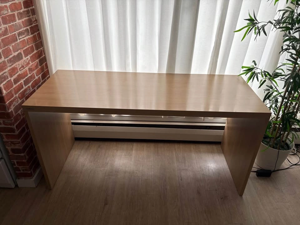 Solid Desk - Excellent Condition - photo 4