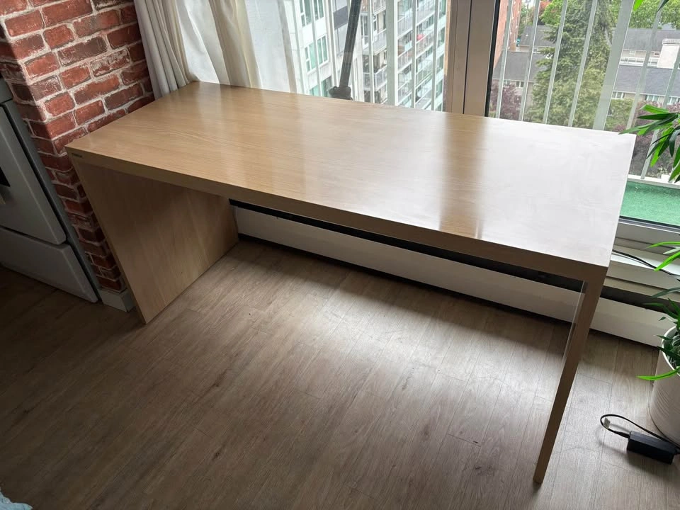 Solid Desk - Excellent Condition - photo 5