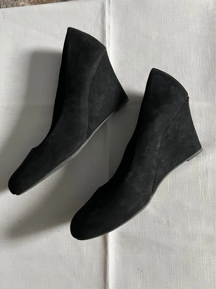 NEW DEXFLEX COMFORT Size 11 Faux Suede High Wedge Heels - photo 3