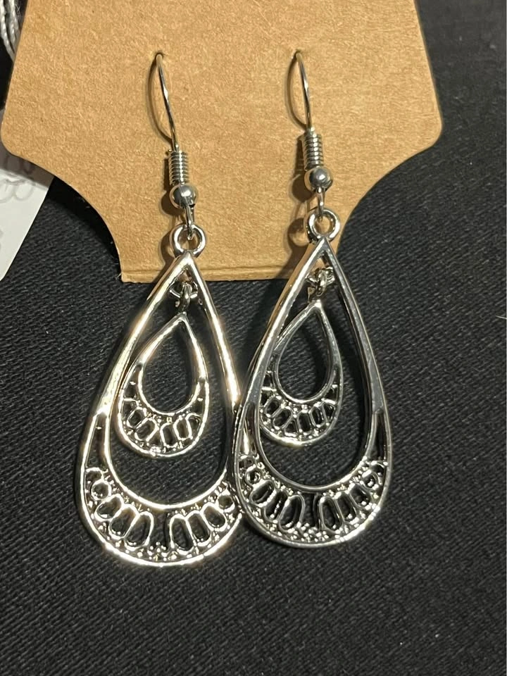 7 pairs Brand New Beautiful Earrings - photo 3